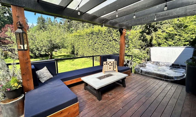 Victoria House | Peaceful Modern 3BR w/ HOT TUB