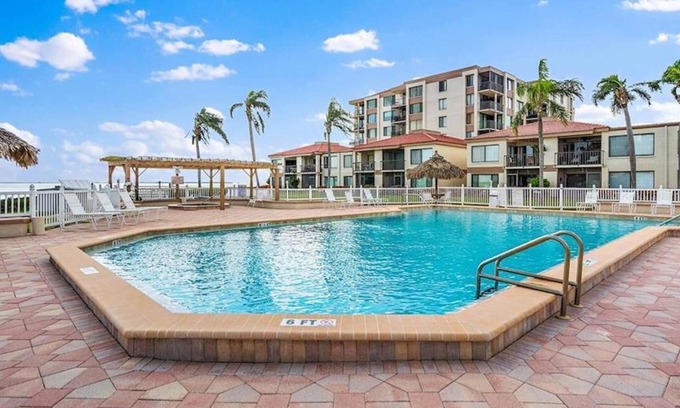 Palma del Mar Condo | Peaceful monthly rental in St. Petersburg