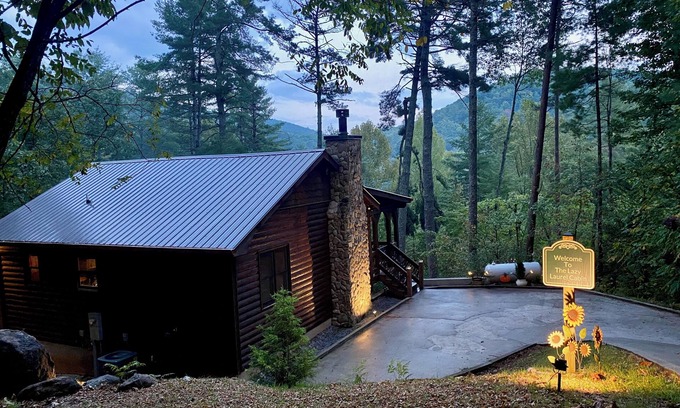 Blue Ridge Cabin | Peaceful Mountain Escape with Hot Tub, Fire Pit, Year-Round Views, Stream sounds