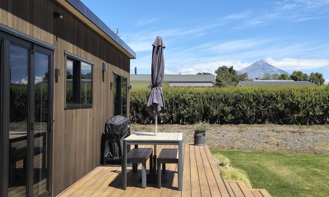 Stratford House | Peaceful On Pembroke - Your home away from home with stunning mountain view