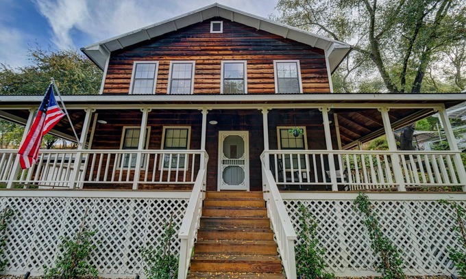 Sutter Creek Cabin | Peaceful pet & family friendly MotherLode Cabin - steps to historic Sutter Creek