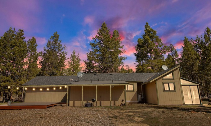 La Pine Cottage | "Peaceful Pine Cottage" on 2+acres - Close to Ski Resorts!