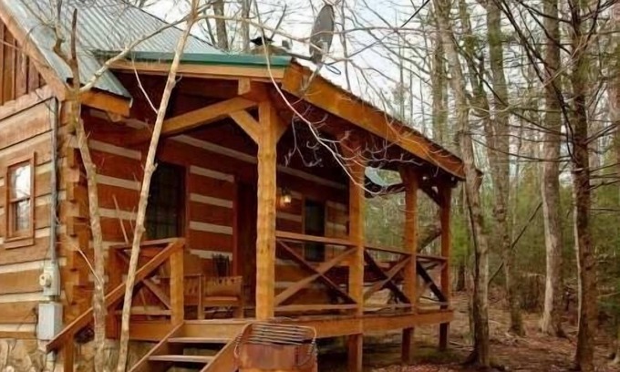 Cosby Cabin | Peaceful Pines - 1 Bedrooms, 1 Baths, Sleeps 4 Cabin by RedAwning