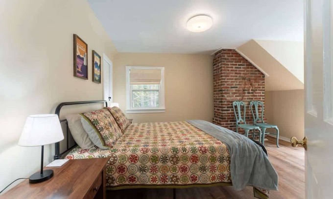 Hancock House | Peaceful Pines-Charming 3 bed near ocean!