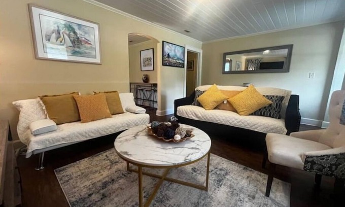 Valdosta House | Peaceful Private home near VSU, Down town & SGMC