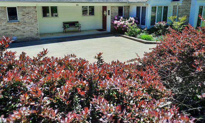 Cadiz House | PEACEFUL QUIET PRIVATE FAMILY-FRIENDLY EASY WALK/DRIVE TO OUR LARGE PRIVATE DOCK