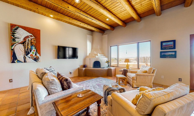 Taos House | Peaceful retreat with 360º views, Kiva fireplace & firepits - dog-friendly