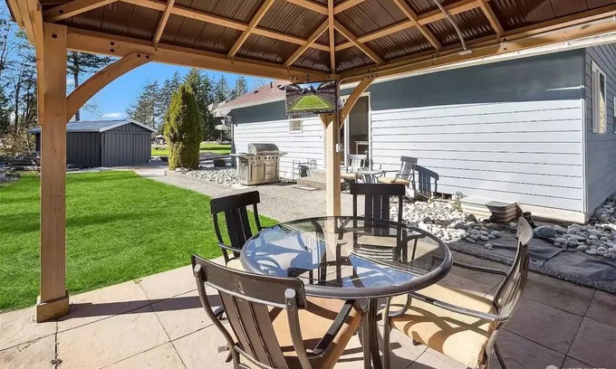 Ferndale House | Peaceful retreat 10 mi to beach and border. Pet friendly.