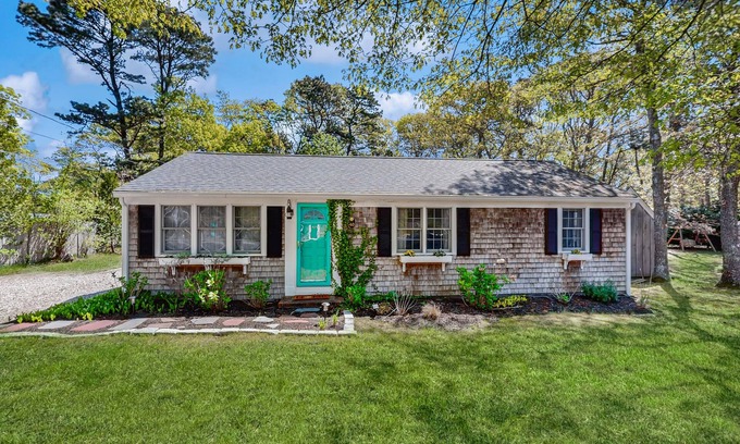 South Dennis House | Peaceful Retreat: dog friendly, close to beaches & town; yard w/patio&firepit