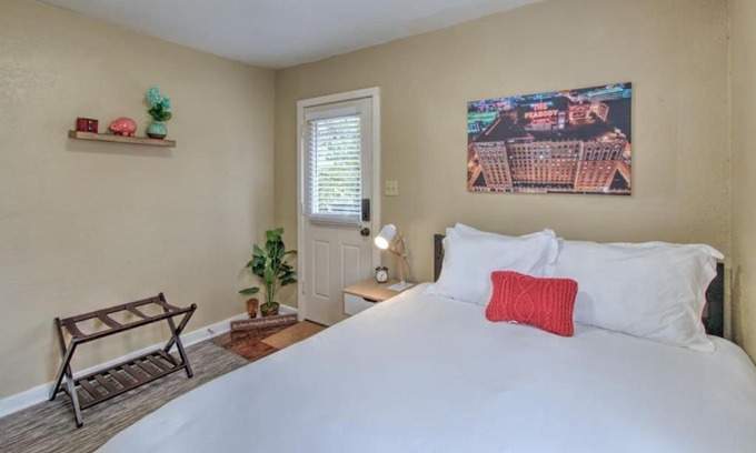 Midtown Apartment | Peaceful Retreat in Gated Midtown Community