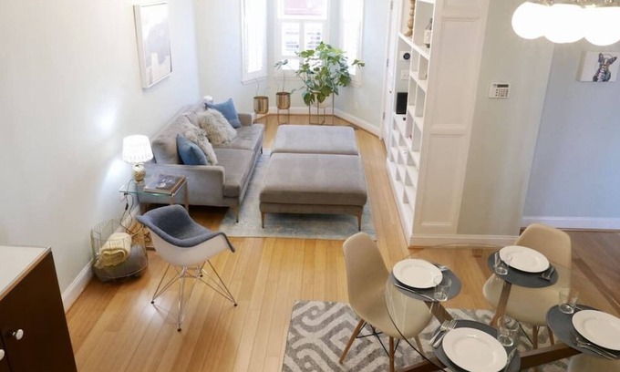 Mount Vernon Square Apartment | Peaceful Retreat in the PERFECT Location~Sleeps 6!
