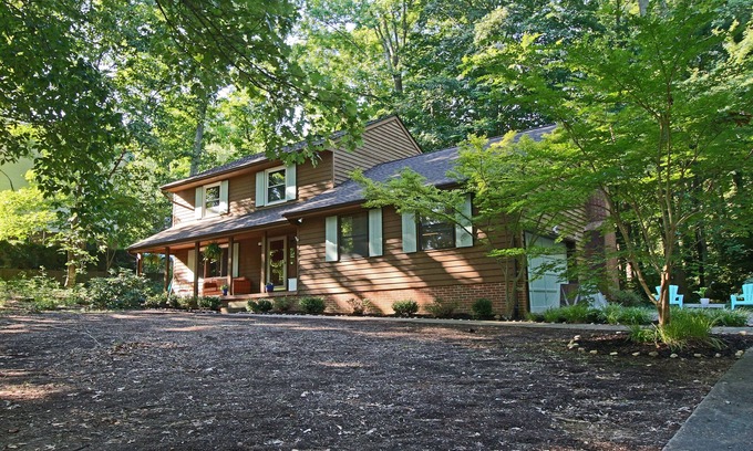 Fredericksburg House | Peaceful Retreat in Woods