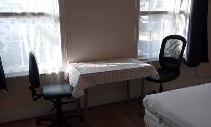 Stratford House | Peaceful room in a 4 Bedroom, 2 bathroom shared house