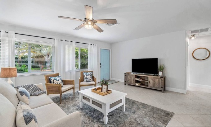 Gulf Stream House | Peaceful & Roomy Waterfront Delray Beach House