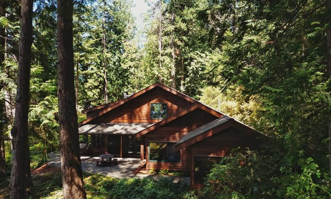 Lummi Island House | Peaceful Seaside-Woodland Escape
