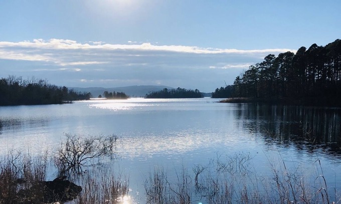 Mid America House | Peaceful semi secluded home minutes to North end of Lake Ouachita.