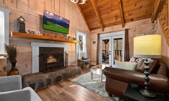 Townsend Cabin | Peaceful Side of the Smokies! Hot Tub! Sleeps 6.