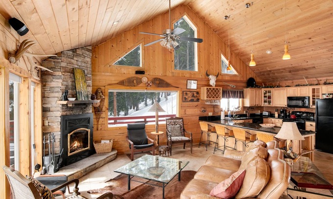 Saint Mary's Cabin | Peaceful Spacious Log Home With Amazing Views! 3 Bedrooms & 2 Bathrooms