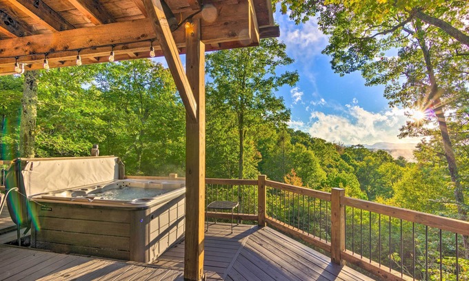 Brevard Cabin | Peaceful ‘Stony Point’ Getaway w/Hot Tub & Views!