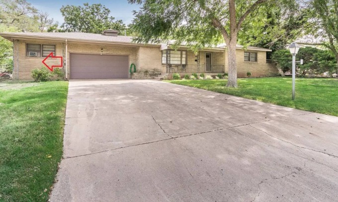 Amarillo House | Peaceful Studio for Couples or Business Travel
