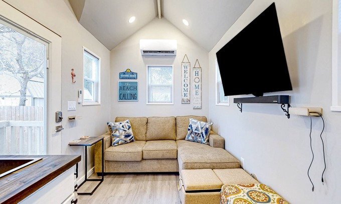 Navarre House | Peaceful & sun-soaked getaway with fire pit & W/D - near beaches, trails, & golf