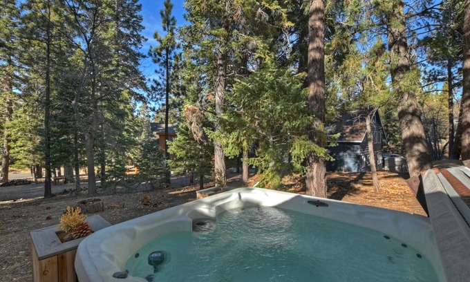 Upper Moonridge Cabin | Peaceful Sunshine Chalet with Hot Tub