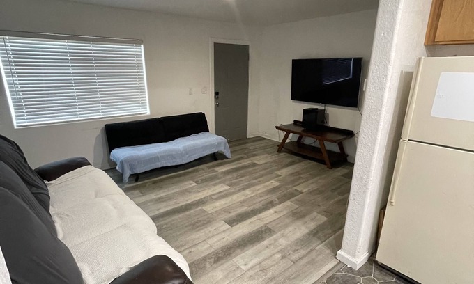 Rosamond House | Peaceful vacation home near willow springs