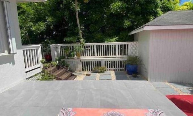 Bodden Town House | Peaceful Village surrounded by nature and close to restaurants and beaches