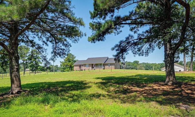 Warm Springs House | Peaceful Warm Springs Home w/ Pool Access!