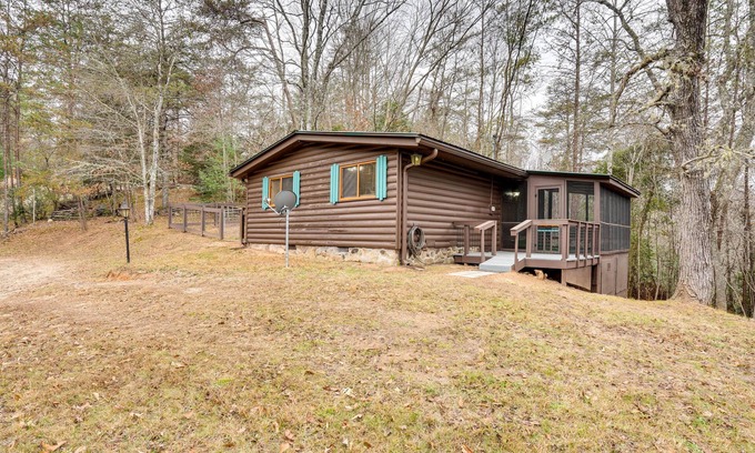 Warne Cabin | Peaceful Warne Cabin: Fenced Yard & Screened Porch