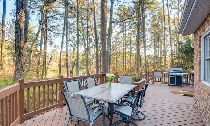 Durham House | Peaceful Waterfront Durham Retreat w/Huge Deck!