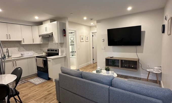 Hastings House | Peacefull/Quiet 1 Bedroom Basement Suite