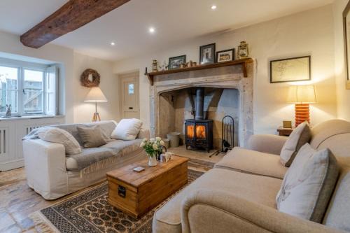 Ampney Crucis House | Peach Cottage