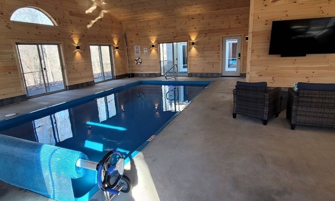 Logan Cabin | Peach Tree Lodge - Indoor Saltwater Pool