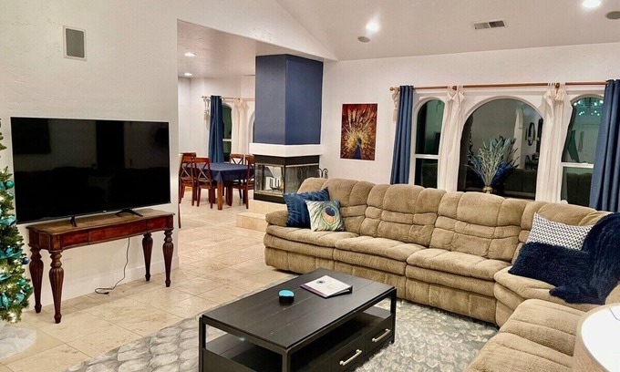 Ahwahnee House | Peacock House/Sleeps 12/Hot Tub/Game Room