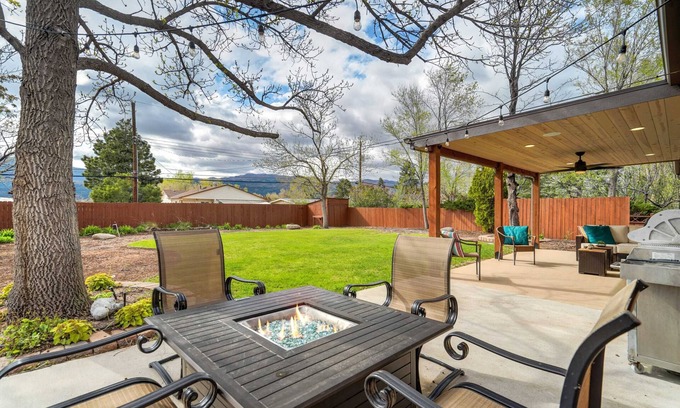 West Colorado Springs House | Peak View Palace- Mountain Views, Fire Table & Private Fenced in Yard