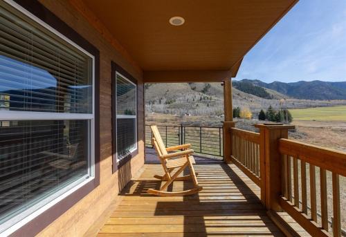 Etna House | Peaks Paradise - Mtn Views - Hot tub - Game room