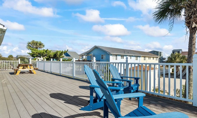 Sneads Ferry House | Pearl Suite- Second Floor- 200ft from Ocean- In unit Laundry- Deck with View