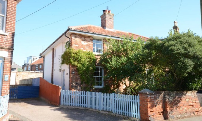 Aldeburgh House | Pebble Beach Cottage, Aldeburgh