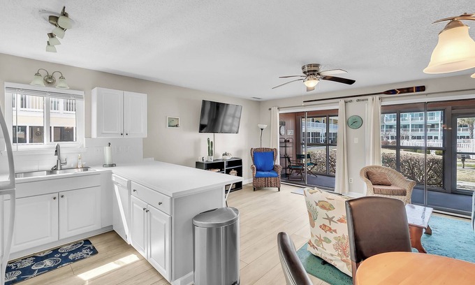 Emerald Isle Condo | Pebble Beach I101 - 1BR and Poolside!