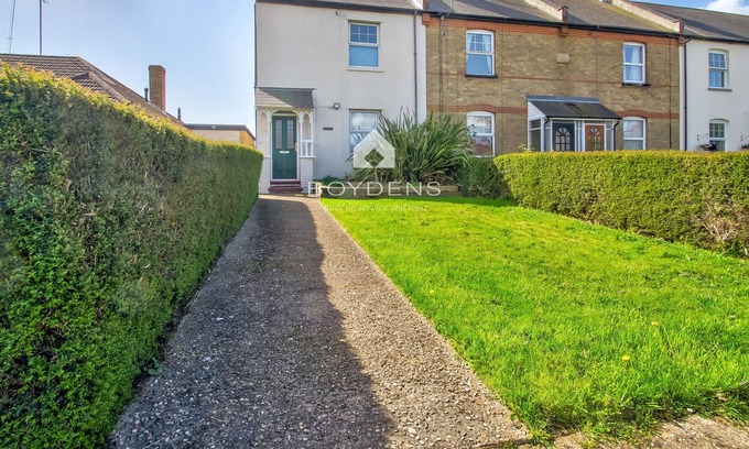 Walton on the Naze House | Pebble Cottage - A modern end of terraced house conveniently located to both Walton and Frinton