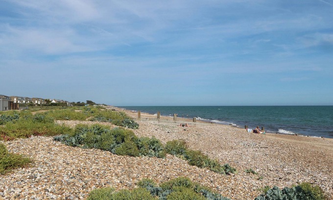 Rustington Cottage | PEBBLE PLACE, pet friendly, country holiday cottage in Rustington
