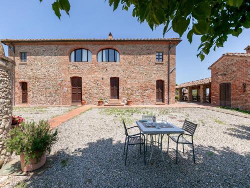 Peccioli Apartment | Peccioli Family Retreat w Fun
