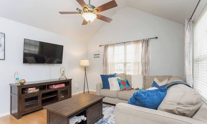 Bentonville House | Pedalpoint - MTB Friendly - 1 mi to Coler Trails
