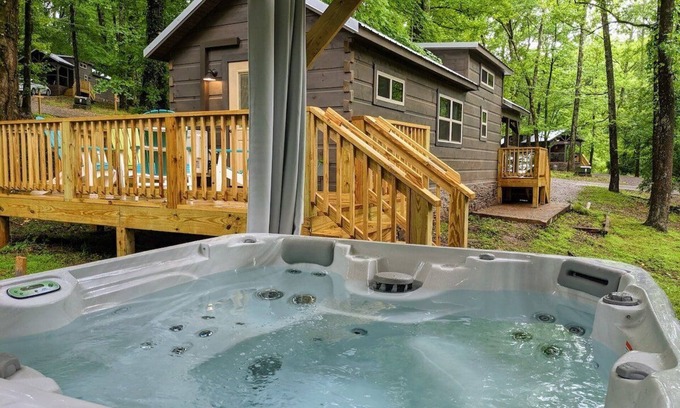 Lookout Valley Neighborhood Association Apartment | Peggers Cabin | Luxury Rustic Tiny Cabin| Spa