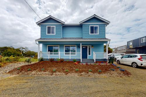 Rockaway Beach House | Pelican and the Raven