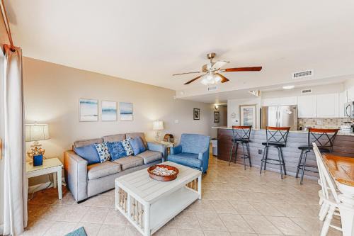 Fort Walton Beach Apartment | Pelican Isle 204 Gulf Clap