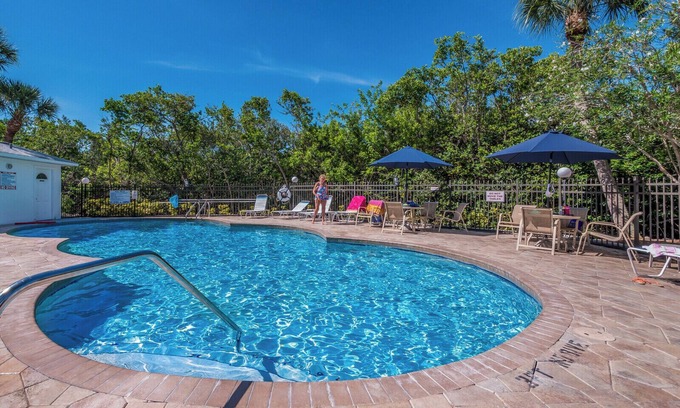 Holmes Beach Condo | Pelican Paradise by A Shore Thing Vacations!