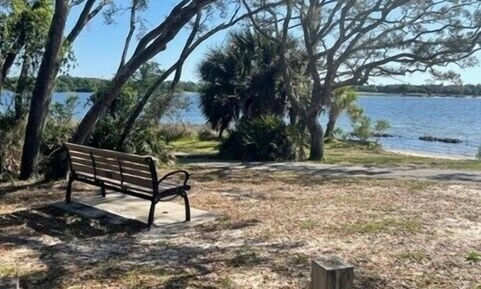 Navy Point House | Pelican Point Place-Minutes to NAS/Corry and Downtown!