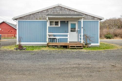 Grayland House | Pelican's Perch 1-Bed by the Sea w fireplace